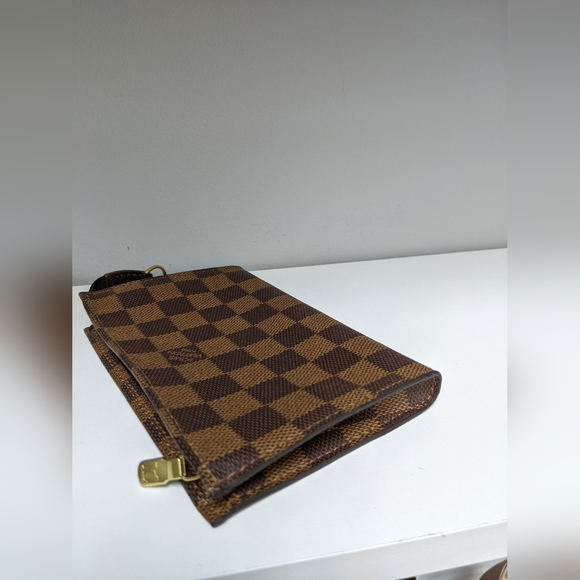 Louis Vuitton Ebene Wristlet "LIVE SHOW TODAY" - Picture 8 of 12